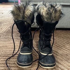 Sorel Black and Tan Fur-Trimmed Winter Boots